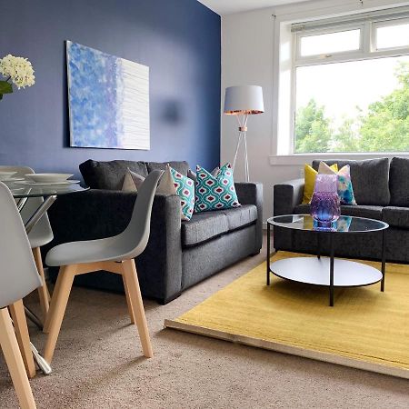 Modern And Vibrantly Designed Apartment ماذرويل المظهر الخارجي الصورة