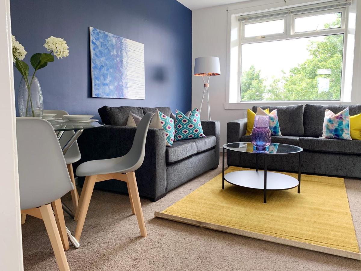 Modern And Vibrantly Designed Apartment ماذرويل المظهر الخارجي الصورة