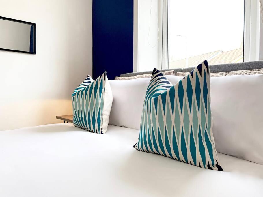 Modern And Vibrantly Designed Apartment ماذرويل المظهر الخارجي الصورة